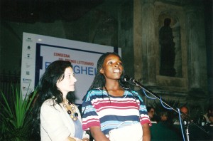 La vincitrice del Premio Energheia Africa Teller, Zaneth Kendi