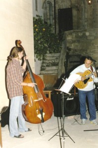 una pausa musicale durante la presentazione del libro di Isabella Marchiolo