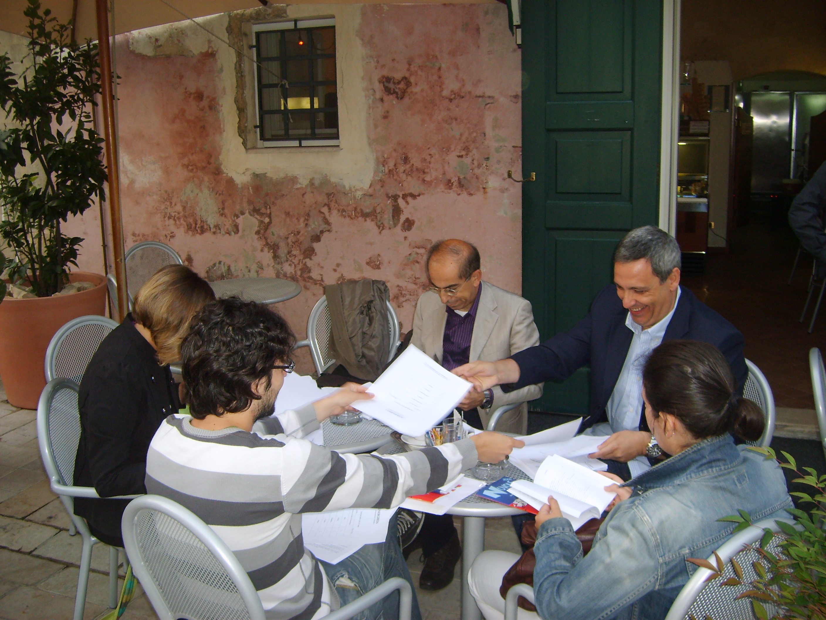 La mano dolce e rugosa della città accarezza il Premio Energheia.