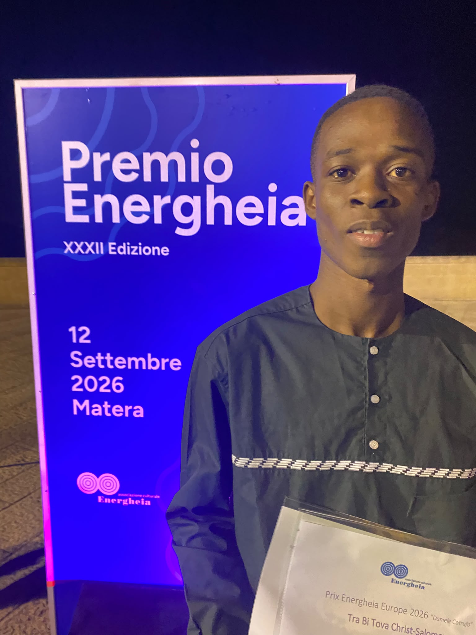 Al racconto “TorreY8: richiesta di manutenzione straordinaria” di Italo Caputo, Brindisi il Premio letterario Energheia 2026 e a Tra Bi Tova Christ-Salomon il Premio Energheia Europa 2026, Miglior racconto europeo “Daniele Cotrufo