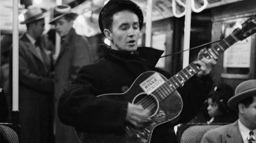 Moriva 50 anni fa Woody Guthrie, l’ultimo “Hobo”, padre della canzone di protesta, Carlo Muscatello